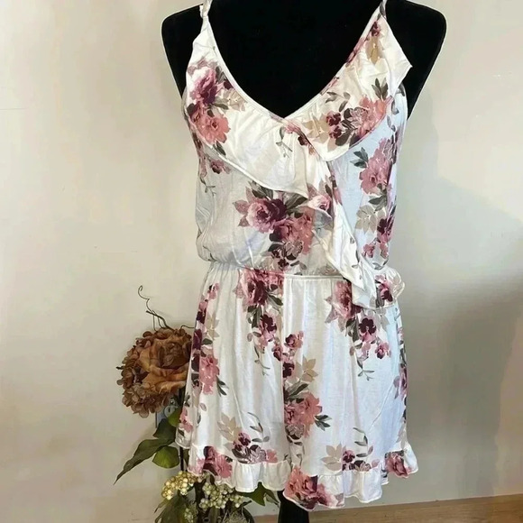 Rue21 Women’s Small Spaghetti Strap V Neck Floral Romper - Picture 1 of 6